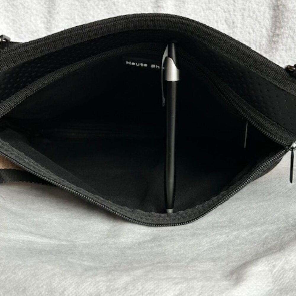 Haute Shore Peyton Chic Crossbody Bag Black & Caramel + 2 Straps - Picture 6 of 6